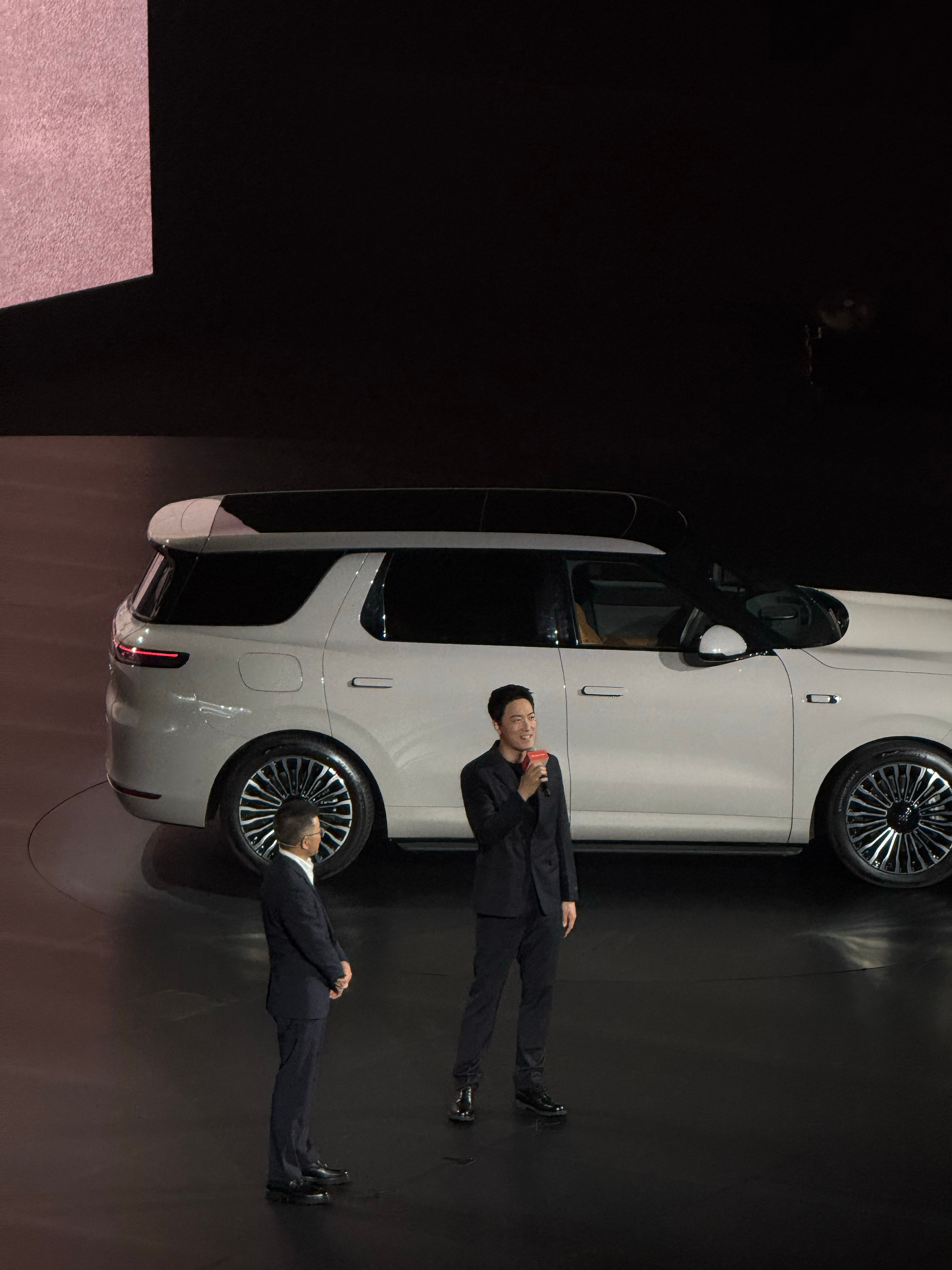 今晚车圈好热闹，零跑有费翔，智己LS8有世界冠军刘翔！刘翔智己LS8今日正式上市