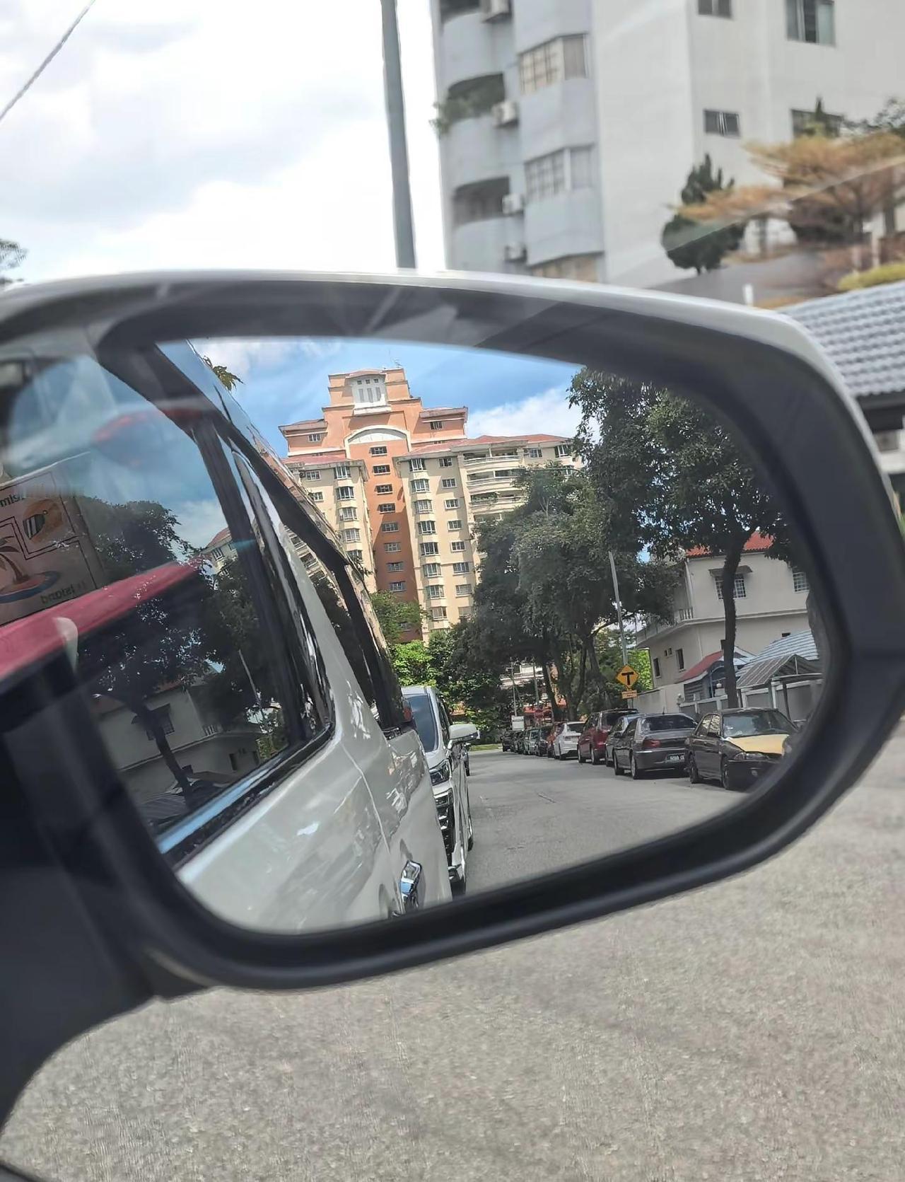 小小的圈子，淡淡的生活，年纪到了已经没兴趣争辩什么