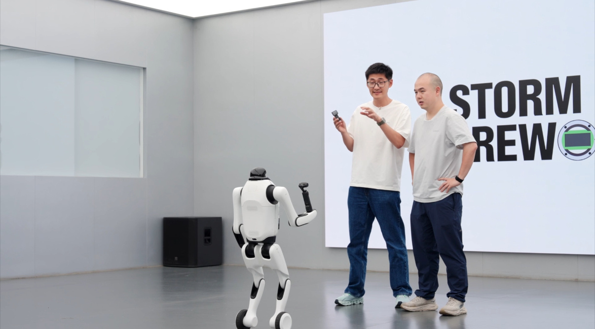 启元机器人疑似与Insta360战略合作 看启元T1做客影视飓⻛这期视频时，重点