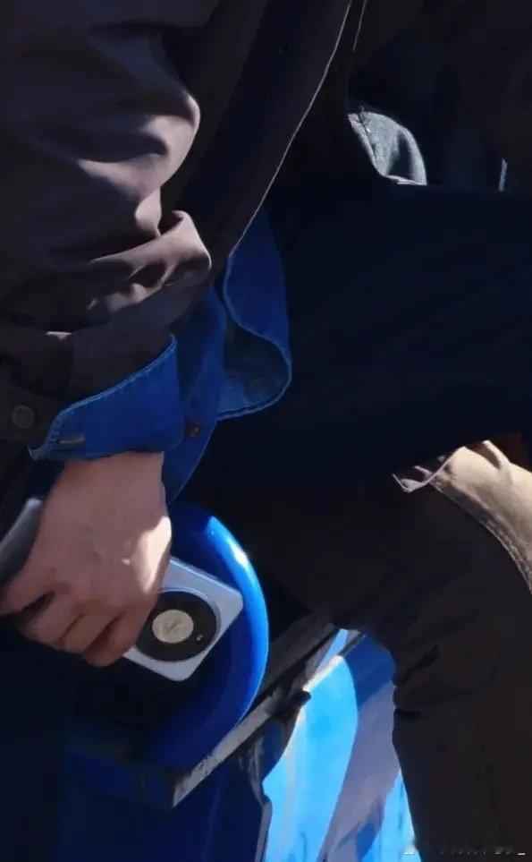 看到这里也是好起来了啊！！不用🍎就是有赞助 ​​​