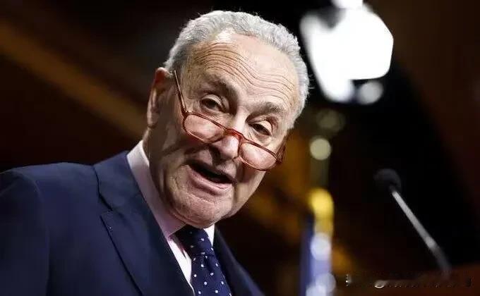 “乌克兰人，我们的援助已经在路上，而且你们将收到比预期更多的弹药、装备和防空系统