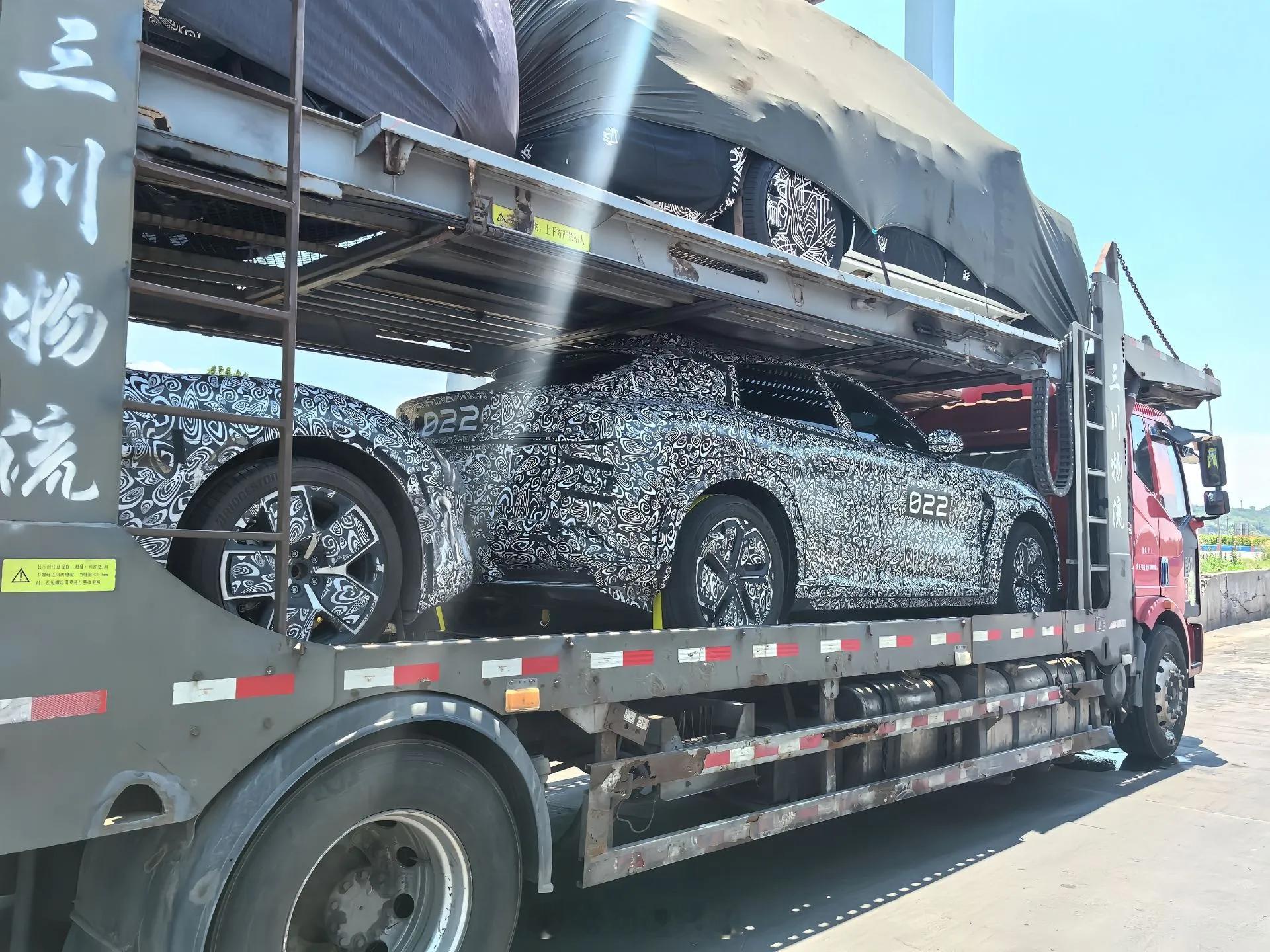小米 YU7 和米雷德（大型 SUV）的尺寸差距米雷德这尺寸至少得 5 米 3 