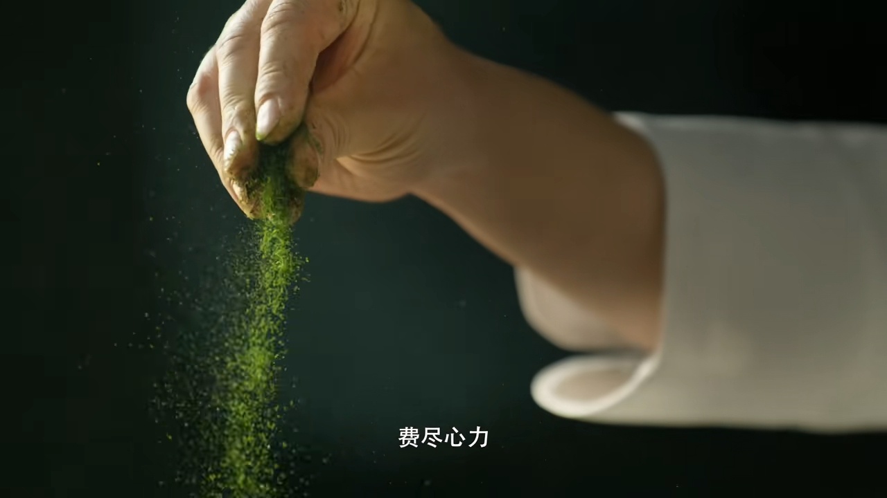 风味人间   苔条江白虾口感鲜香。江白虾肉质鲜嫩，有自然的鲜甜。苔条则带有特殊的