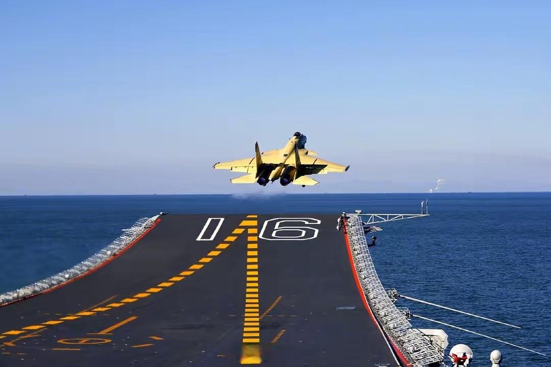 嗨喽，家人们，今天可得跟你们说个大事儿！就在最近，咱们中国的辽宁舰航母编队进行远