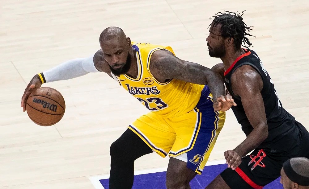 西部季后赛首轮转战第二场，休斯顿火箭将继续在客场对阵洛杉矶湖人。在双方的首场较量