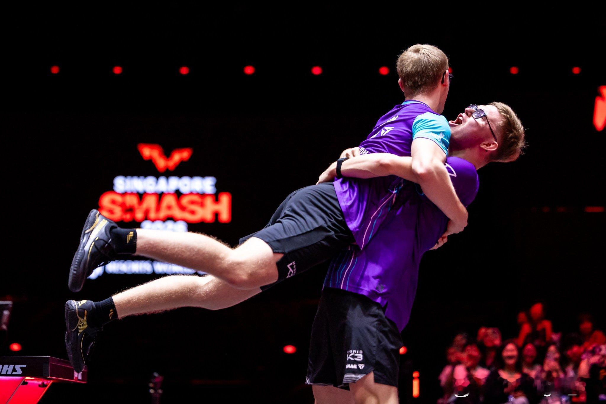 WTT新加坡大满贯2026 🇫🇷勒布伦兄弟拥抱庆祝晋级男双决赛🫂 