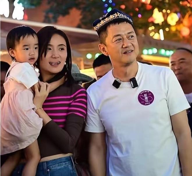 李亚鹏在婚姻里踩了3个坑
给所有人提了个醒
谈感情，千万别忽视现实
第一，经济压