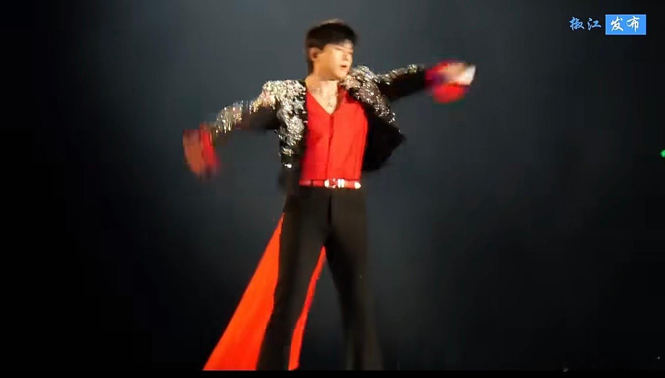 2025张杰未·LIVE演唱会台州站启幕，三天奔赴，一曲曲熟悉旋律唱响幸福之城。