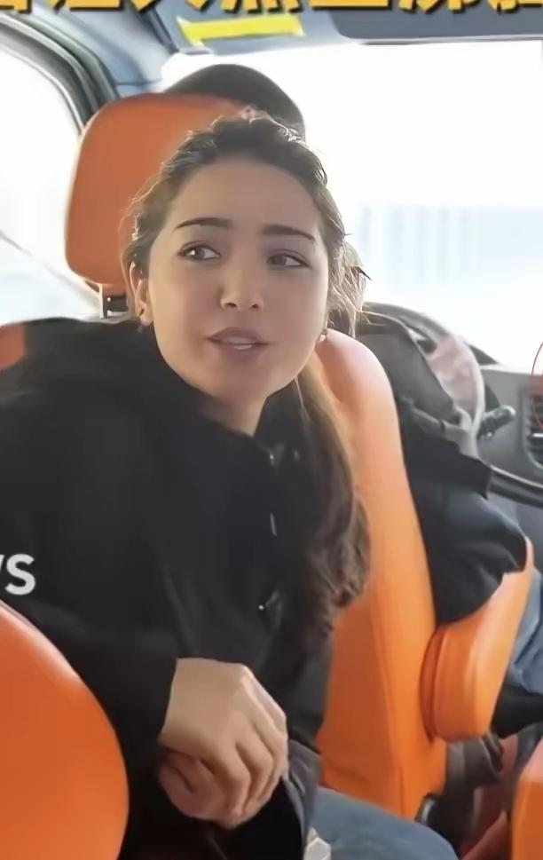 新疆导游为台湾同胞介绍天山胜利隧道时说：因为人民需要这样一条好走的路，祖国可以让