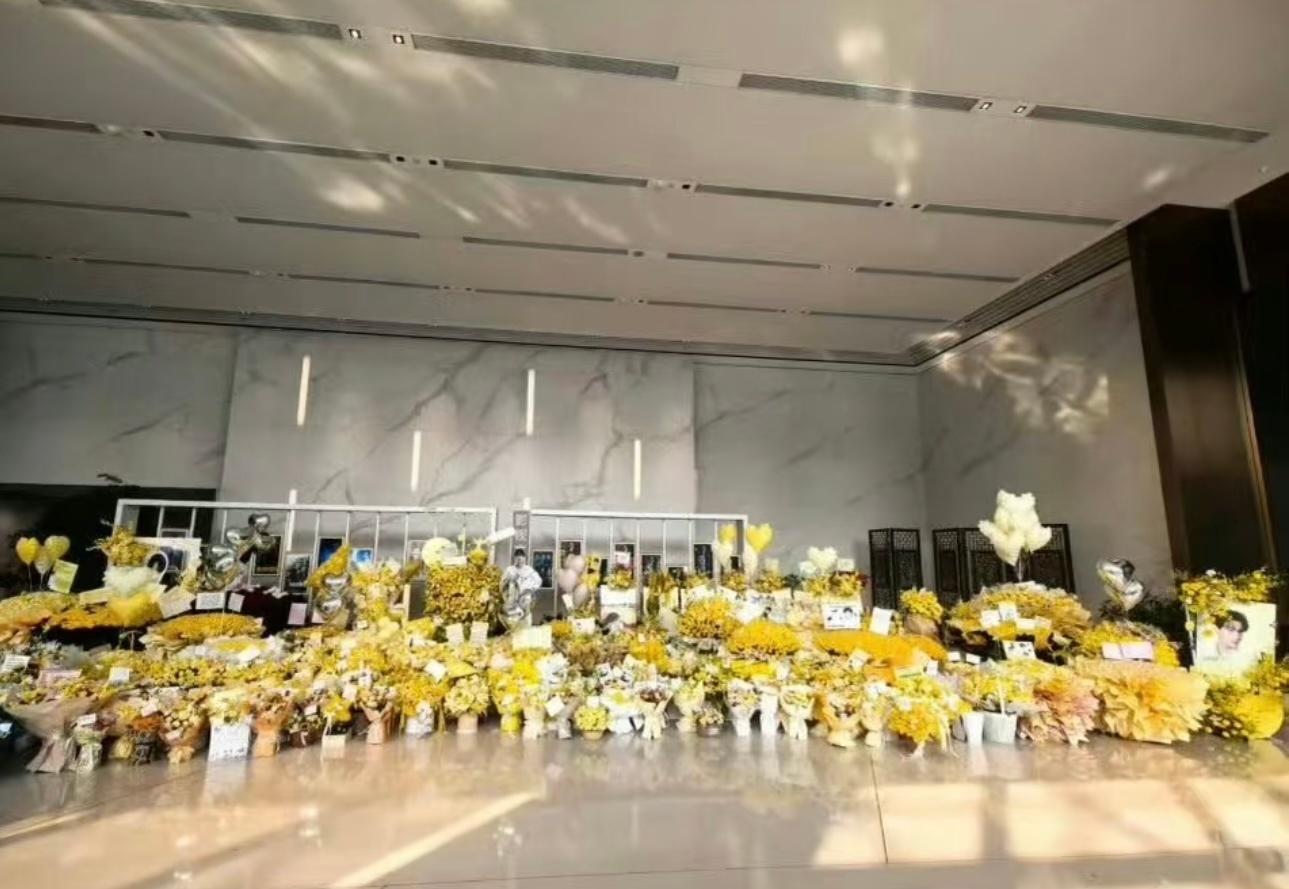 田栩宁穿柠檬黄营业这么美的应援怎么不出圈呢？ 