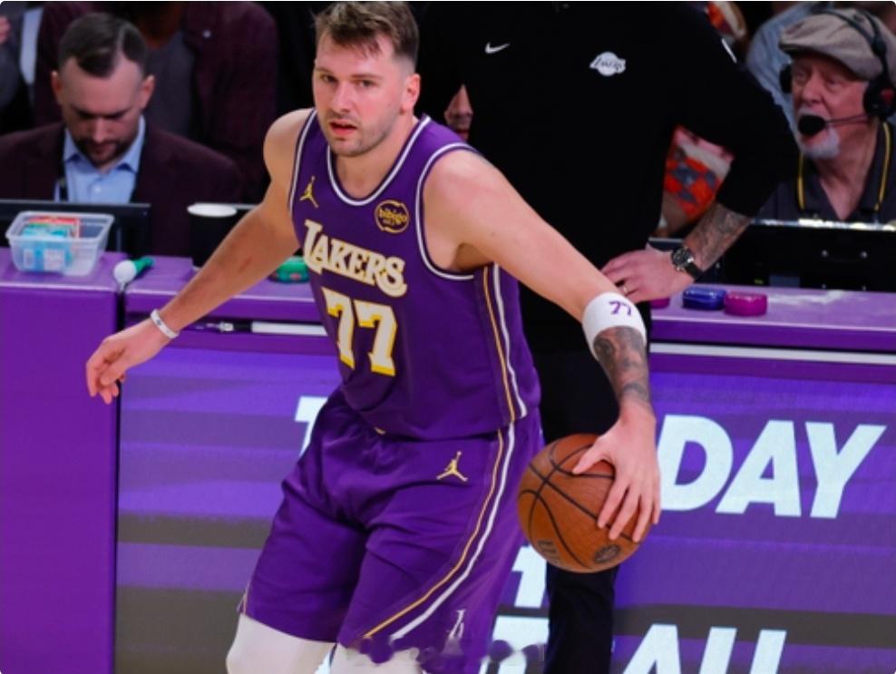 东契奇夯爆了东契奇成史上第三名为球队出战前65场就砍2000分的球员NBA常规赛