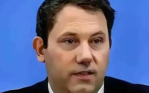 刚从中方访问回国的德国财政部长克林拜恩，在德国接受采访时警告说：我在中国已经亲眼