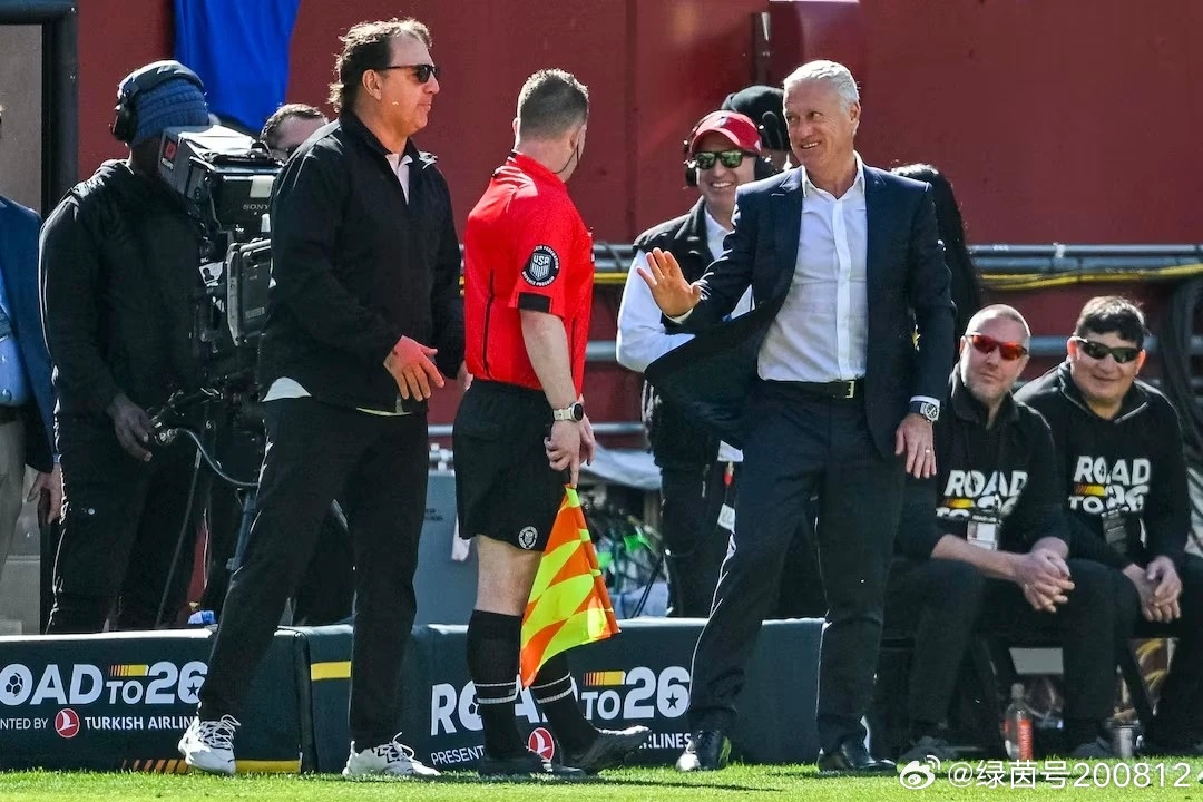 热身赛:法国队🇫🇷3比1击败哥伦比亚队🇨🇴 