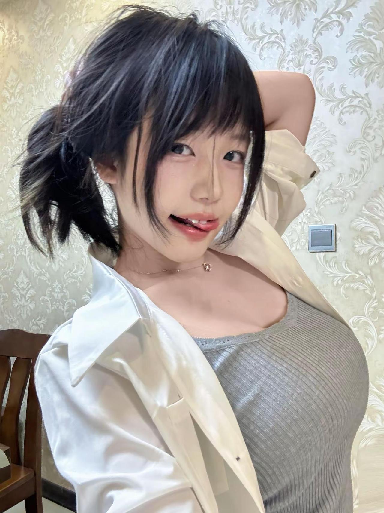 你的虎口才是我最喜欢的项链