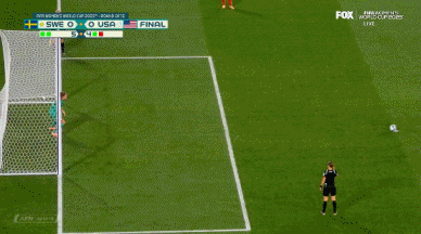 女足世界杯，点球极限过线，堪比日本队极限底线救球，毕竟瑞典队淘汰的是卫冕冠军。[