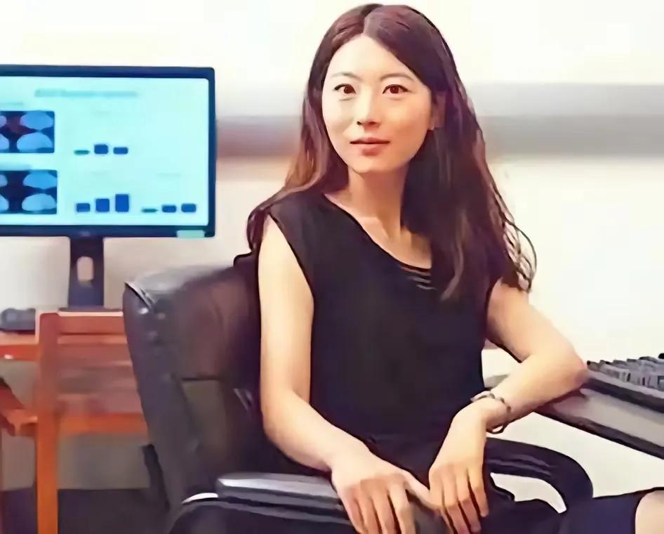 我宁愿在美国住下水道，翻垃圾！也不回中国！”谁能想到，说出这句话的人，竟然是满分