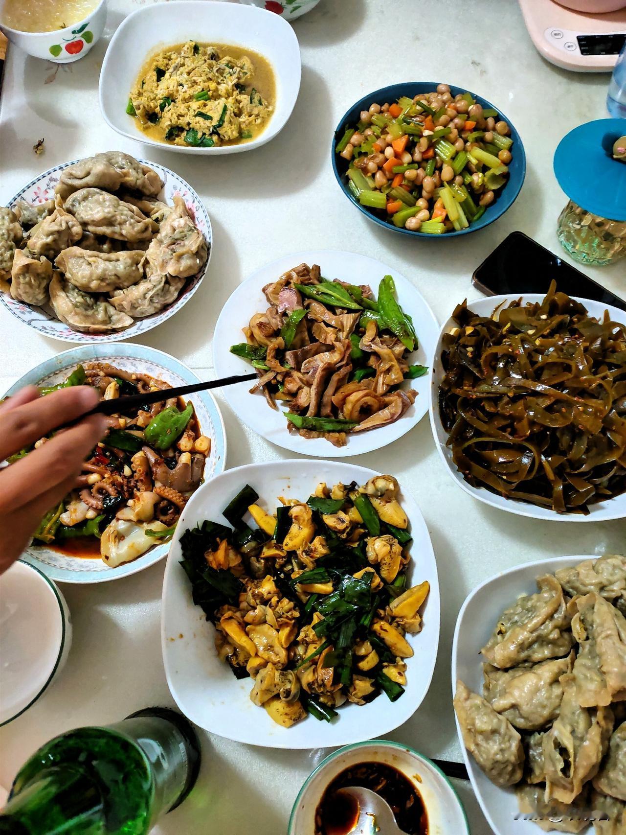 我咋这么能干[捂脸]，全都是我做的，看到信息的你，能夸夸我吗？我好有做饭的动力做