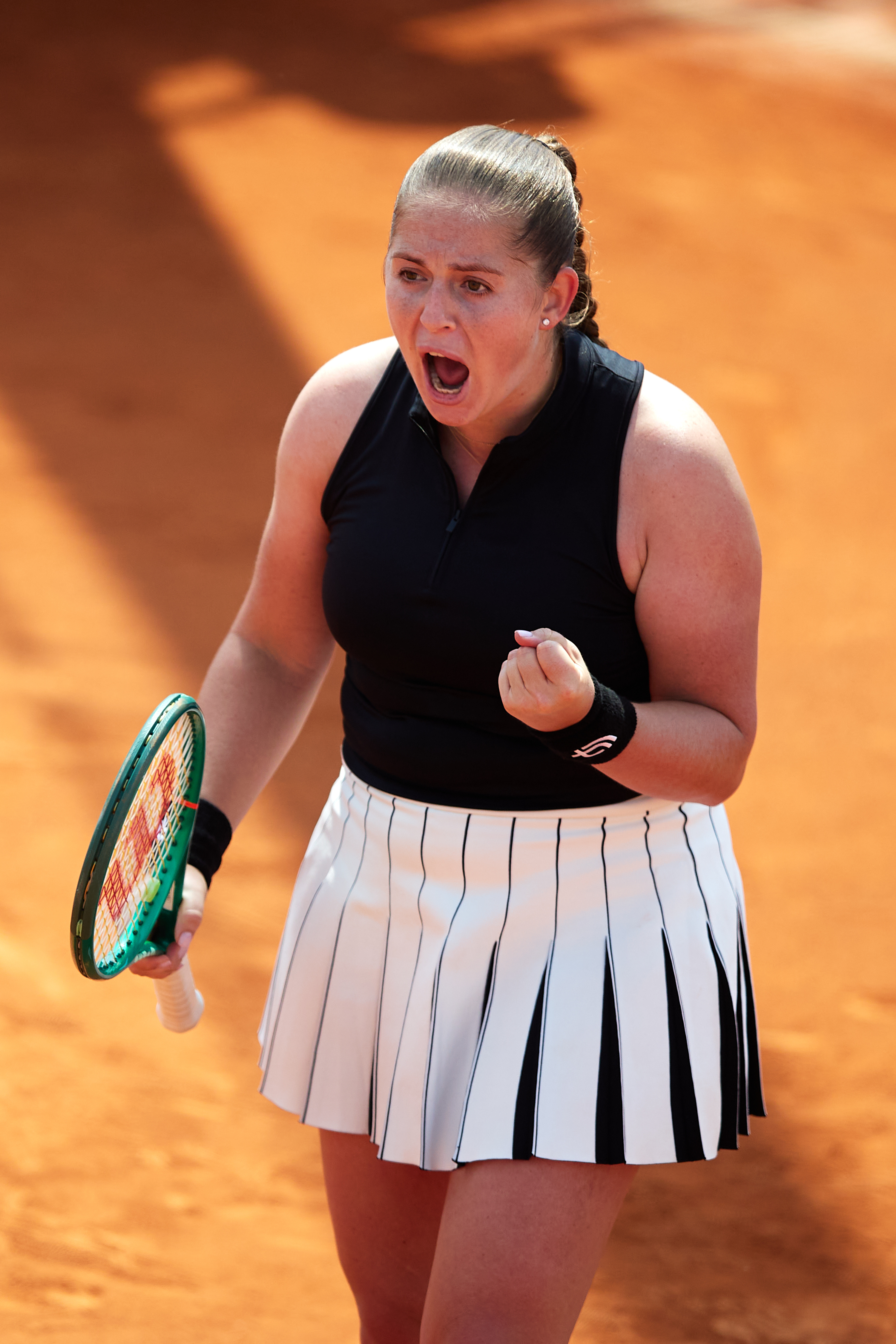 WTA1000罗马站，奥斯塔彭科以6-0 6-1横扫本土外卡斯特凡尼尼，顺利闯过