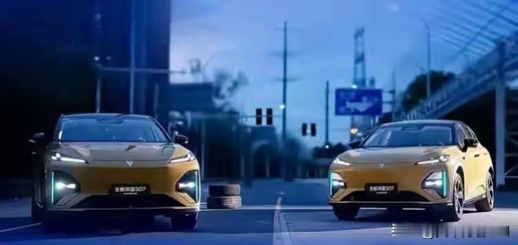 传统纯电车型快充半小时以上才能完成基础补能，而这款车型800V平台加持下，仅需1