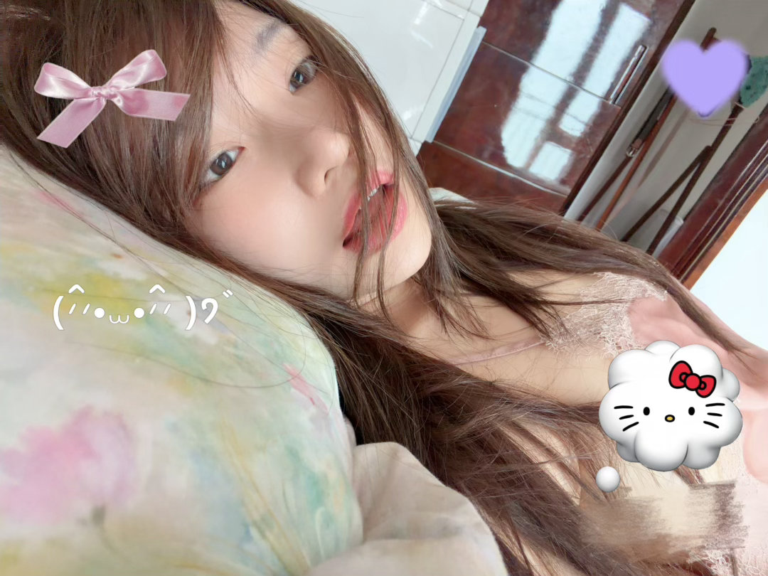 这美瞳好混血啊 爱了💓发型师说想让我化个亚裔妆出片啦哈哈🦋不过我手残不会化?
