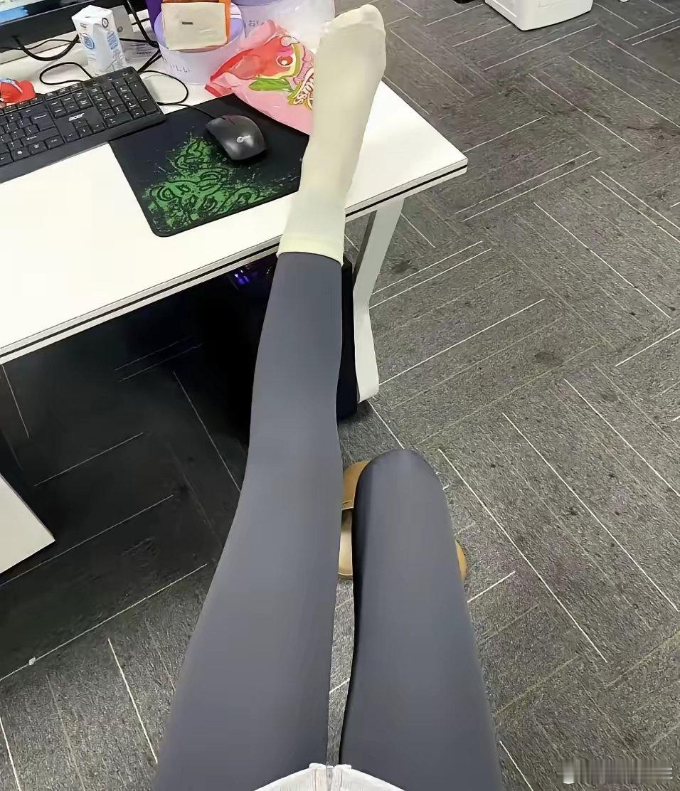 老板说：你这样同事没法工作啊 