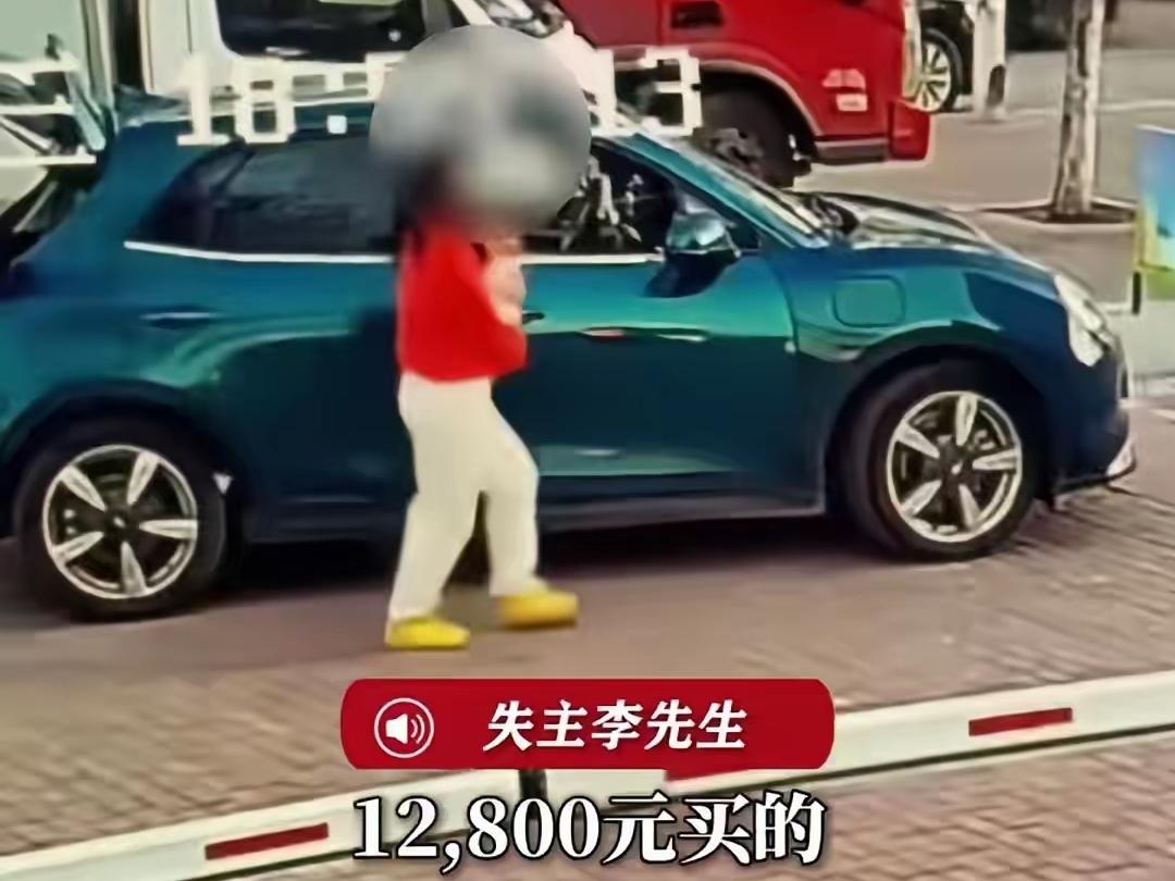 这女子也是奇葩！光天化日到处监控，她不仅买海鲜逃单，竟还顺走了摊主人的狗。可她怎