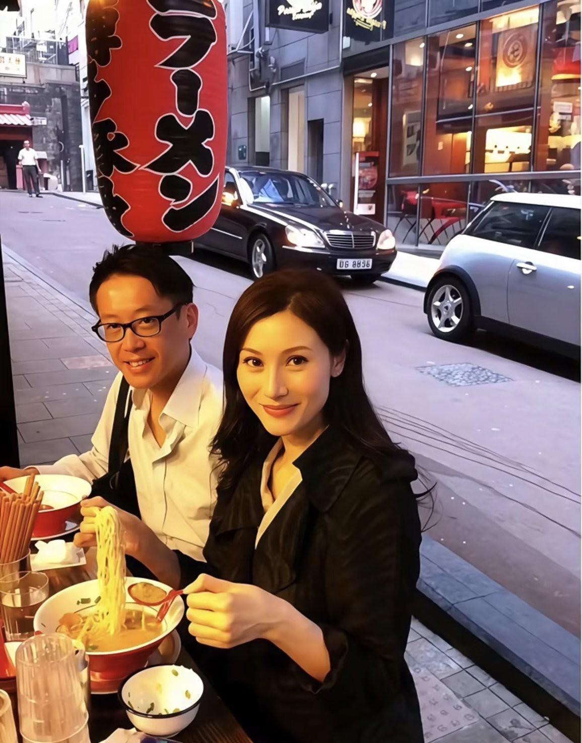 李大美人这辈子没有白活，看她老公多宠她！

李嘉欣与许晋亨的旧照片，那个时候他们