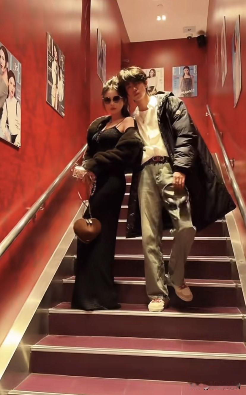 有人问，纳迪尔以后还会去跳舞吗？盈公主说，不会了，以前跳舞一天就三五百，还去干啥