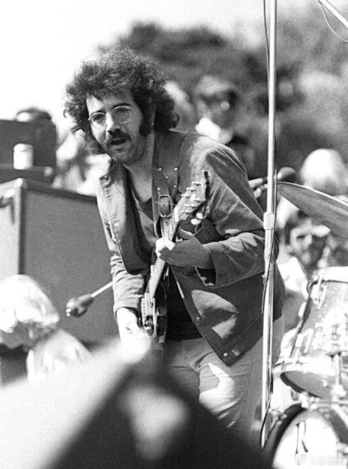 今天是Grateful Dead主唱、吉他手Jerry Garcia的生日🎂（