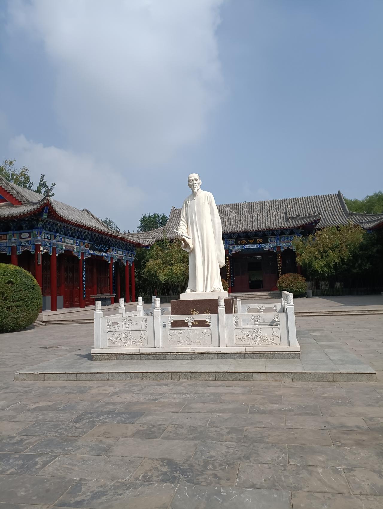 人生感悟
一，如果你手里穷的连一块骨头也没有，那么连狗都懒得看你一眼。
二，如果