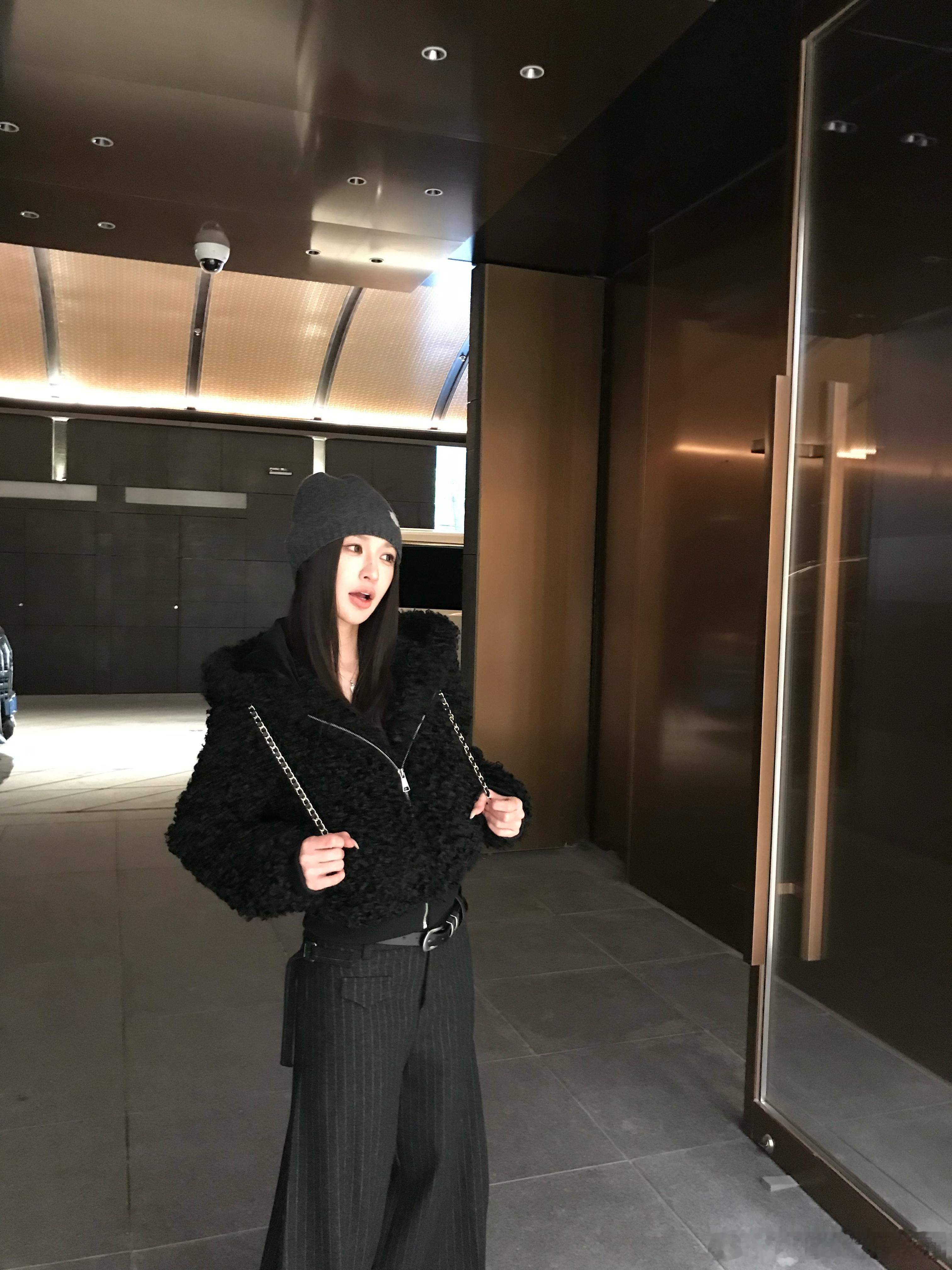 冬日小卷毛外套真的太治愈了[酷]唤醒冬日采用环保皮草 善良摇粒绒既视感 只看图片