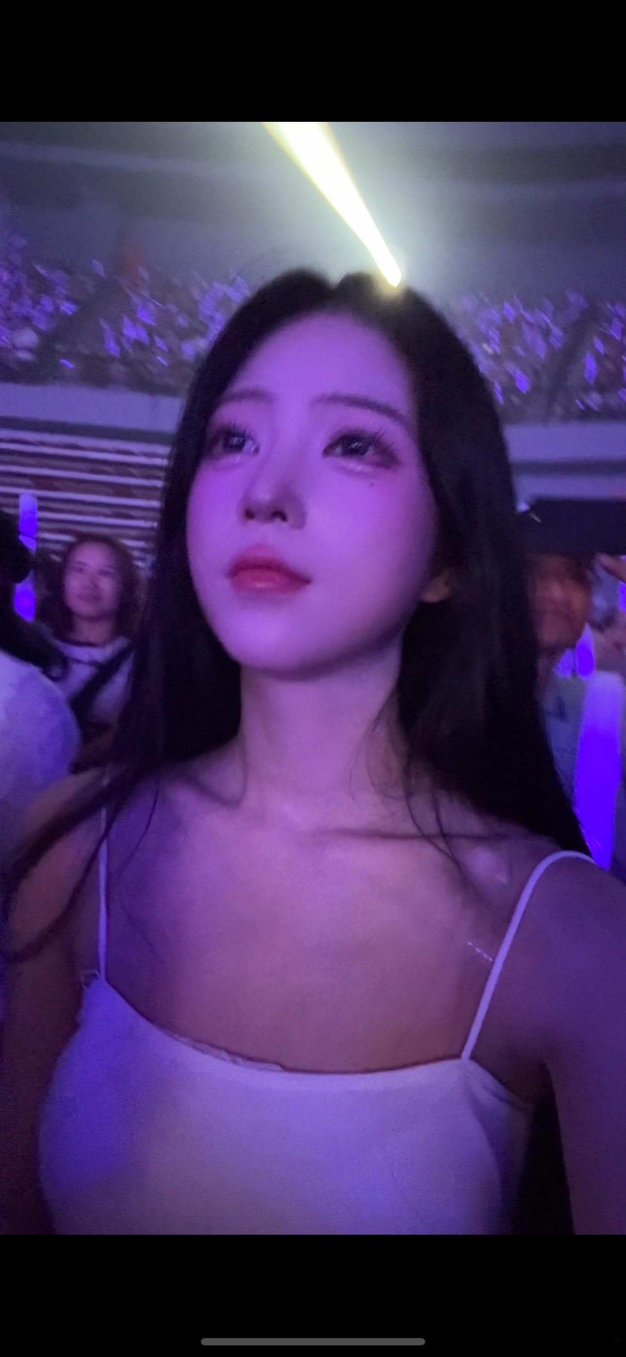 终于见到小美了！好开心！到了现场演出果然没让我失望，小美实力太强了边唱边跳超级稳