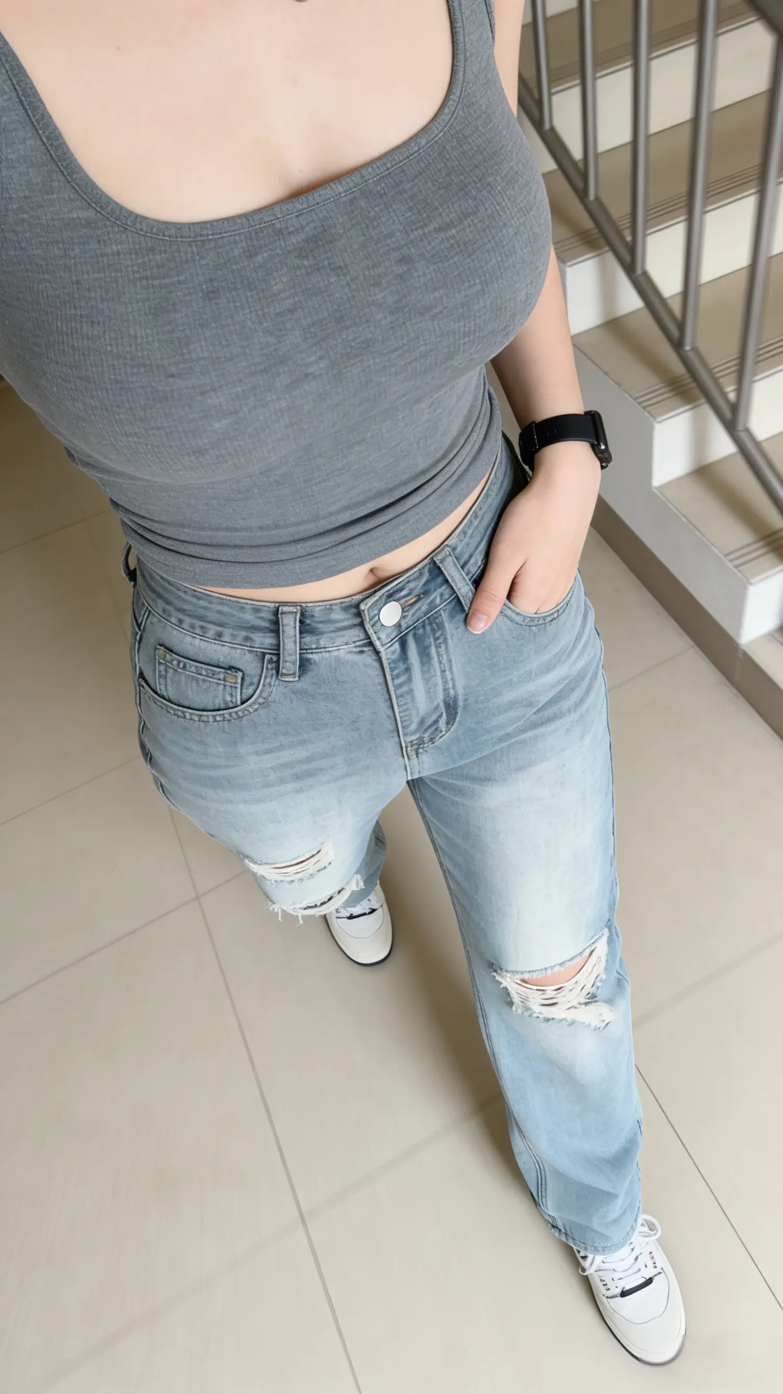 渐渐爱上现在的自己，不怕失去谁，也不得罪谁，你瞧不起我，我未必瞧的上你...