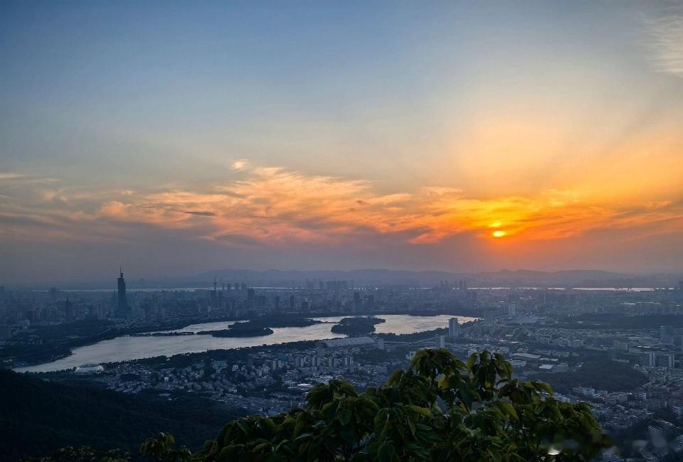 6月22日早盘重要财经资讯汇总1、美股周五休市，周四晚间集体收涨，；道指涨0.1