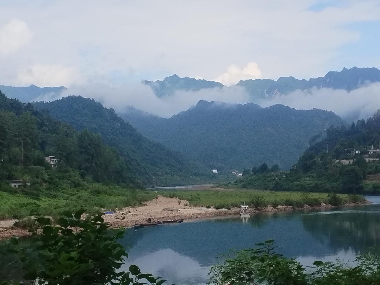 可以分享一张你拍的天空美照吗家乡早晨