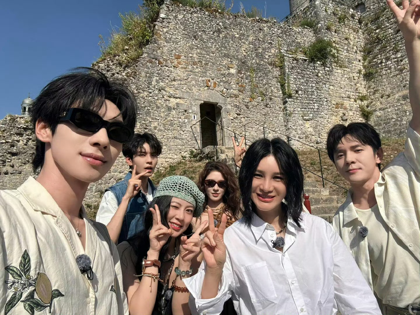 赵昭仪对李佳琦wink这一下赵昭仪的鲜活感直接溢出屏幕!对着李佳琦撑台眨眼那一下