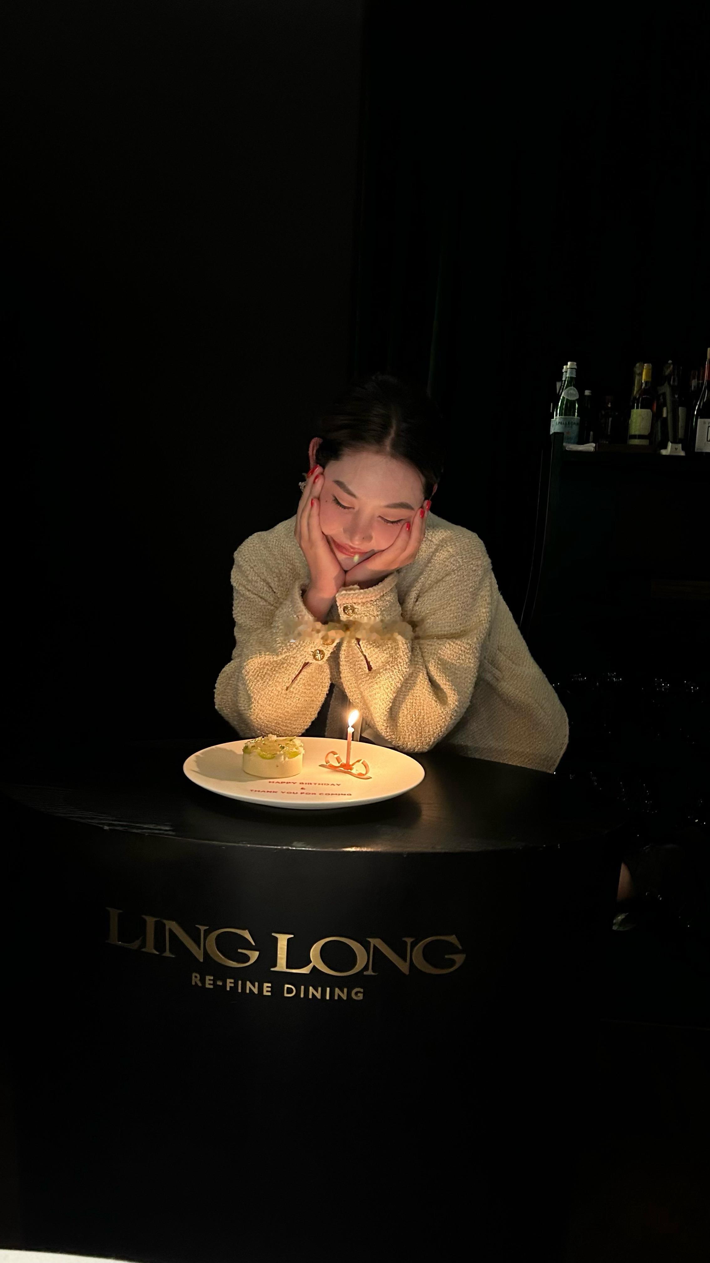 祝这个女人生日快乐🎂 简单平安喜乐 和家人朋友在一起就很幸福了 ❤️ 我要好好