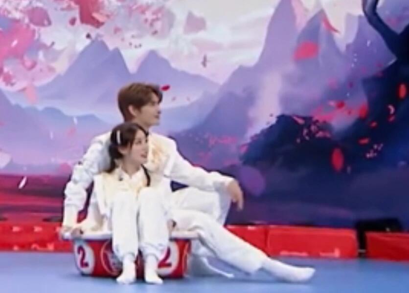 张远祝绪丹好六被戳笑点，别人激情抢盆他们俩演偶像剧呢 ​​​