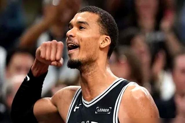 文班亚马，把MVP榜单给掀了！

亚历山大连续领跑的局面，终结了。最新榜单，文班