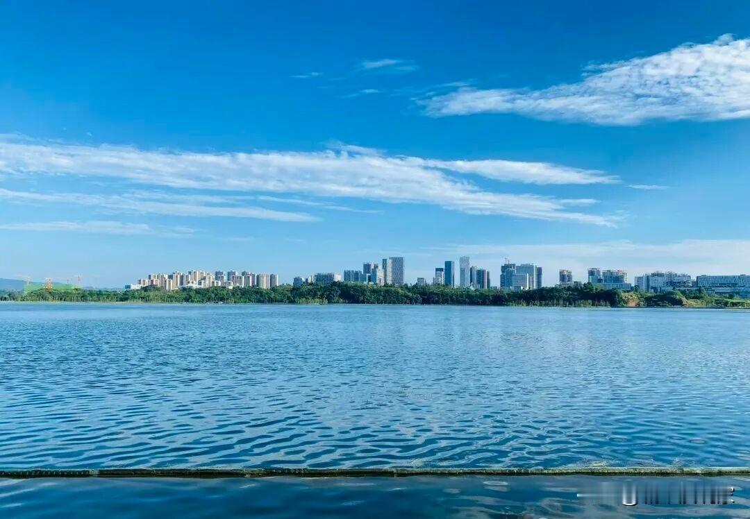 成都人的大海当属兴隆湖，其美景真不是吹的！绝对不是天府新区的专属，想都想出来，成