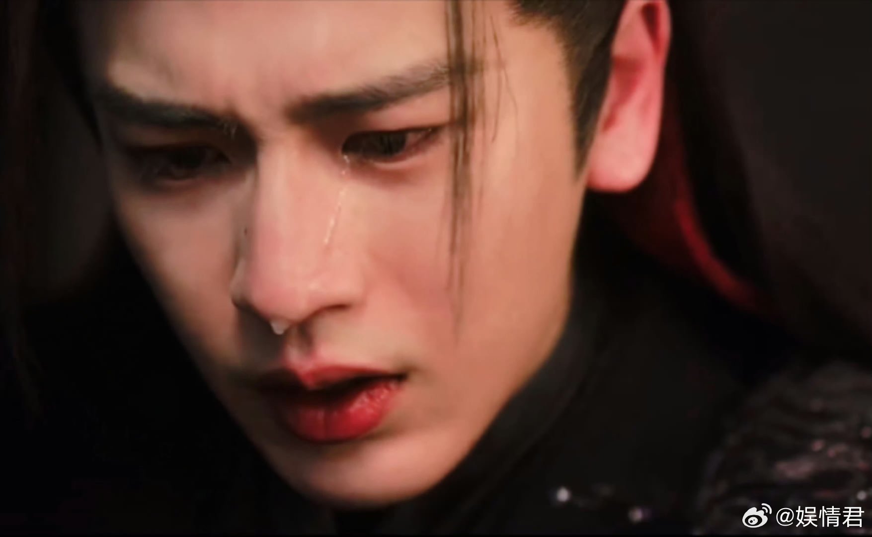 张凌赫泪水悬在鼻尖上那一刻谢征泪水悬在鼻尖上那一刻 张凌赫泪水悬在鼻尖上那一刻 