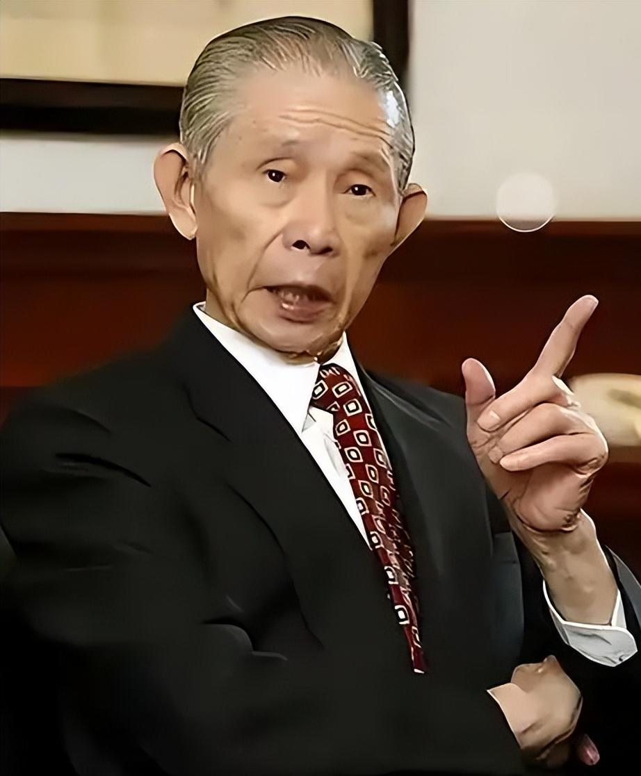 身家千亿的台湾首富王永庆，一条毛巾能用二十七年破了洞都不舍得扔，连喝咖啡剩在杯底
