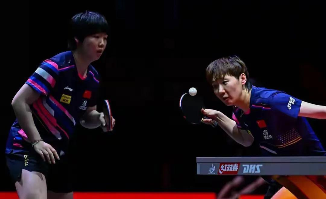 北京时间12月6日，2025年乒乓球混团世界杯继续进行。中国队对阵瑞典队，双方通
