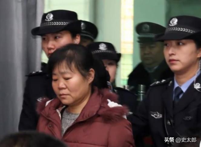 2014年，陕西某医院的产科主任张素霞，因为贩卖7个婴儿被判死缓，可她至死都不供