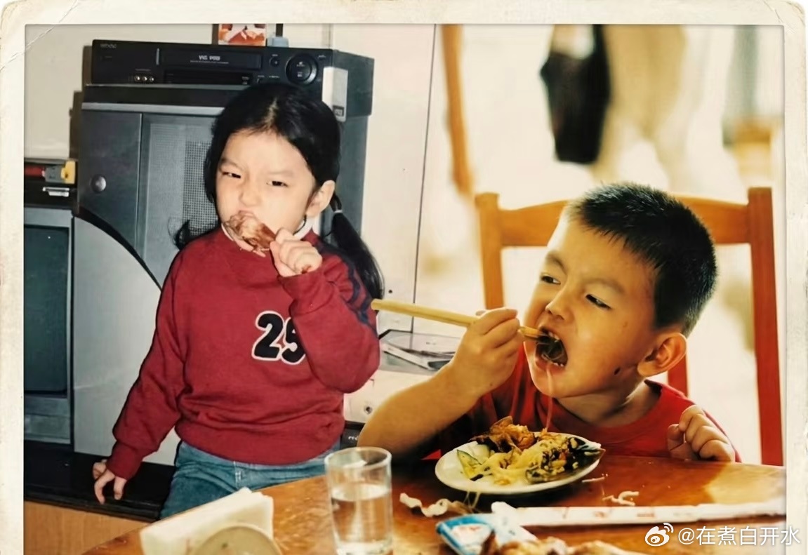 陈飞宇孙千用了名场面情头陈飞宇孙千名场面情侣头像这张手绘好甜，一下子就想到方穆扬