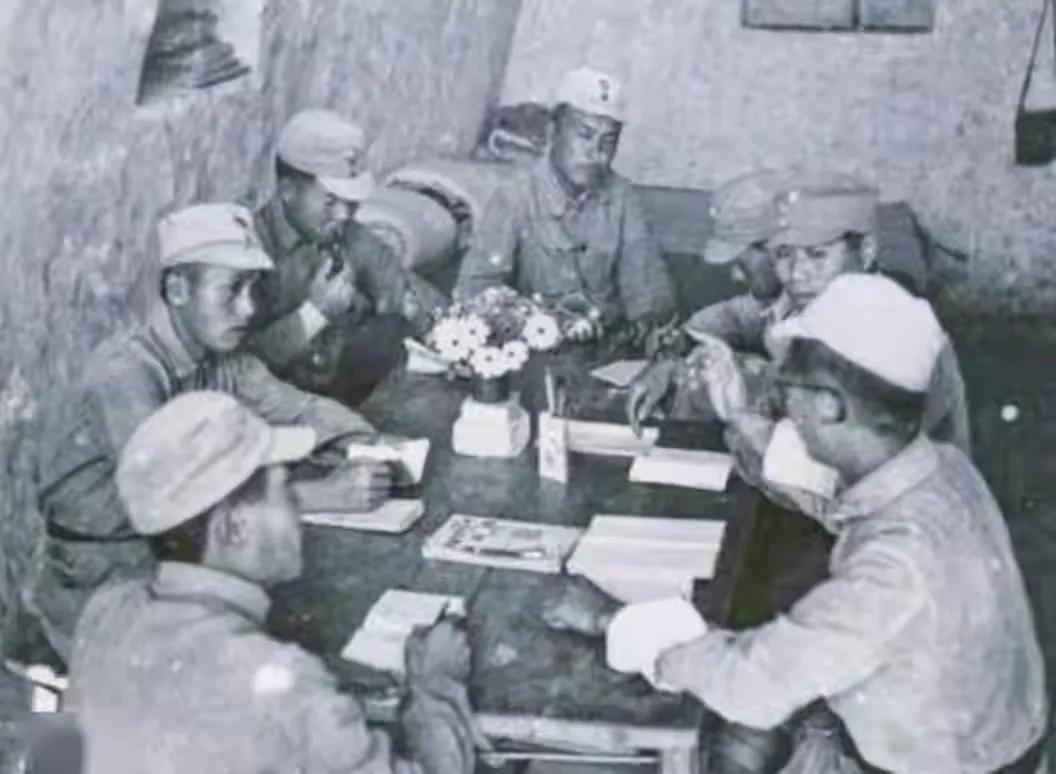 抗战时期，八路军对被俘日军展现出了人道主义精神。1937 年 9 月，中共中央发