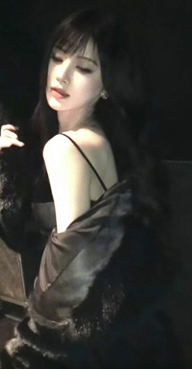 从甜妹到暗黑千金：鞠婧祎的恶女美学，终于让全网闭嘴了