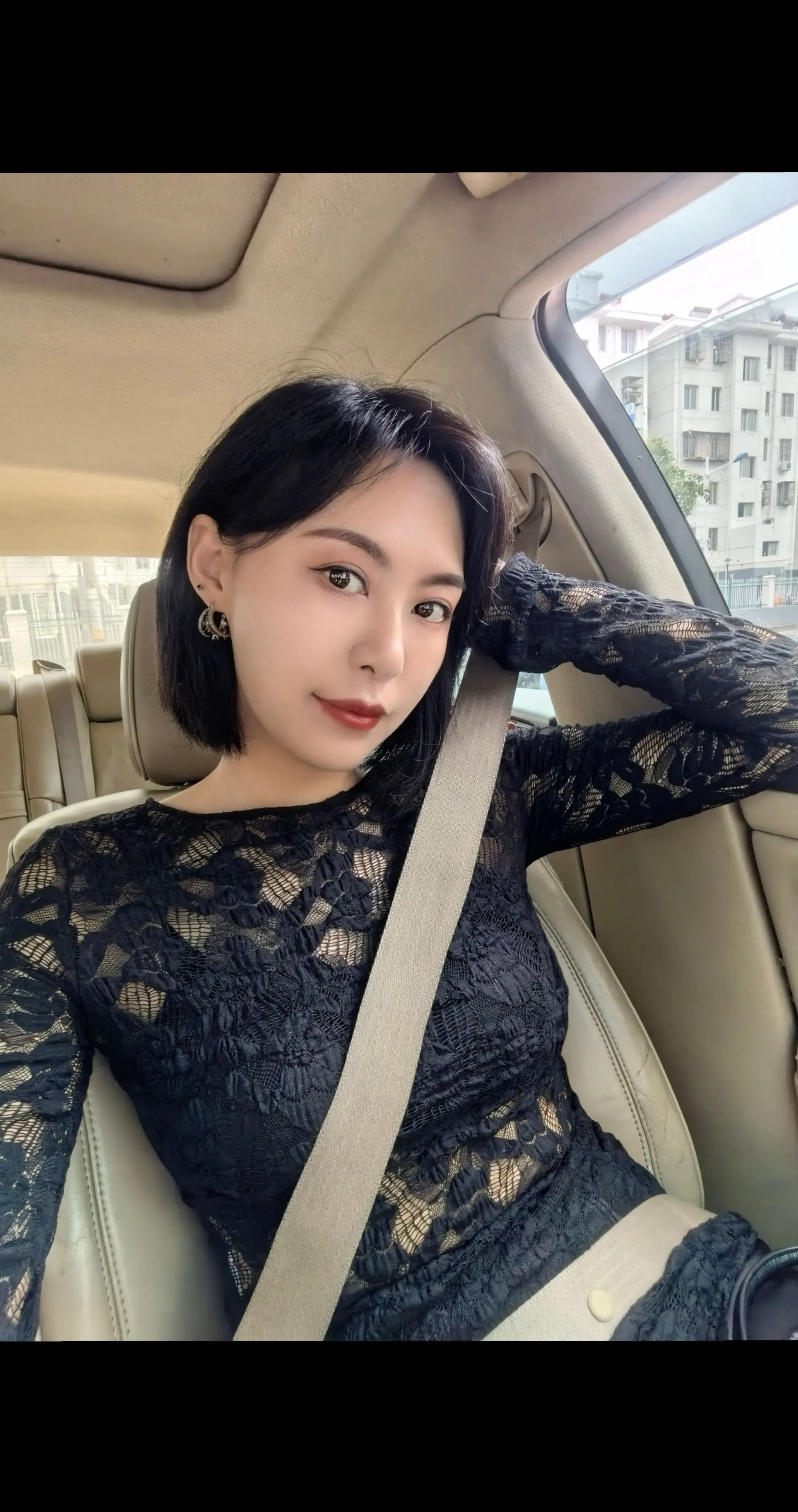 “人性最丑陋的就是：需要你的时候，百般讨好，不需要你的时候，翻脸无情.”