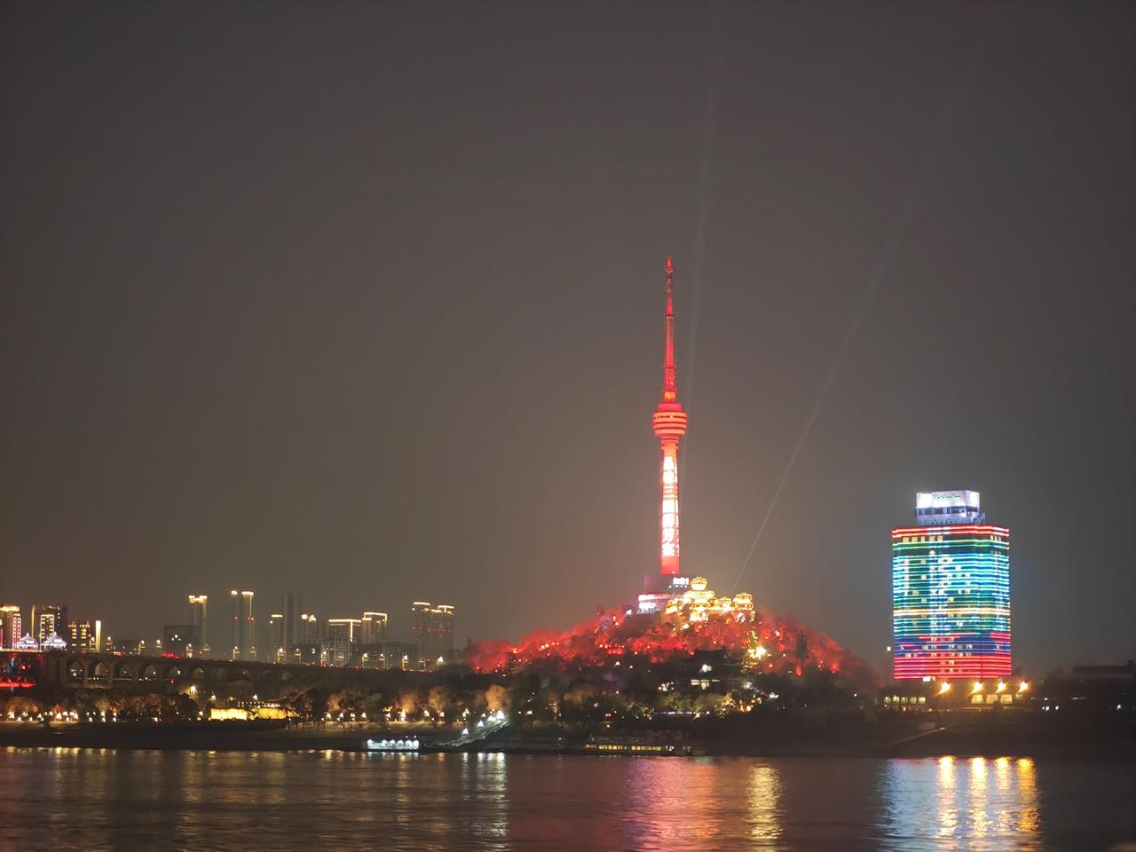 如果有一天我变得有钱，我不会看不起普通人。

因为我知道，金钱从来不是衡量一个人