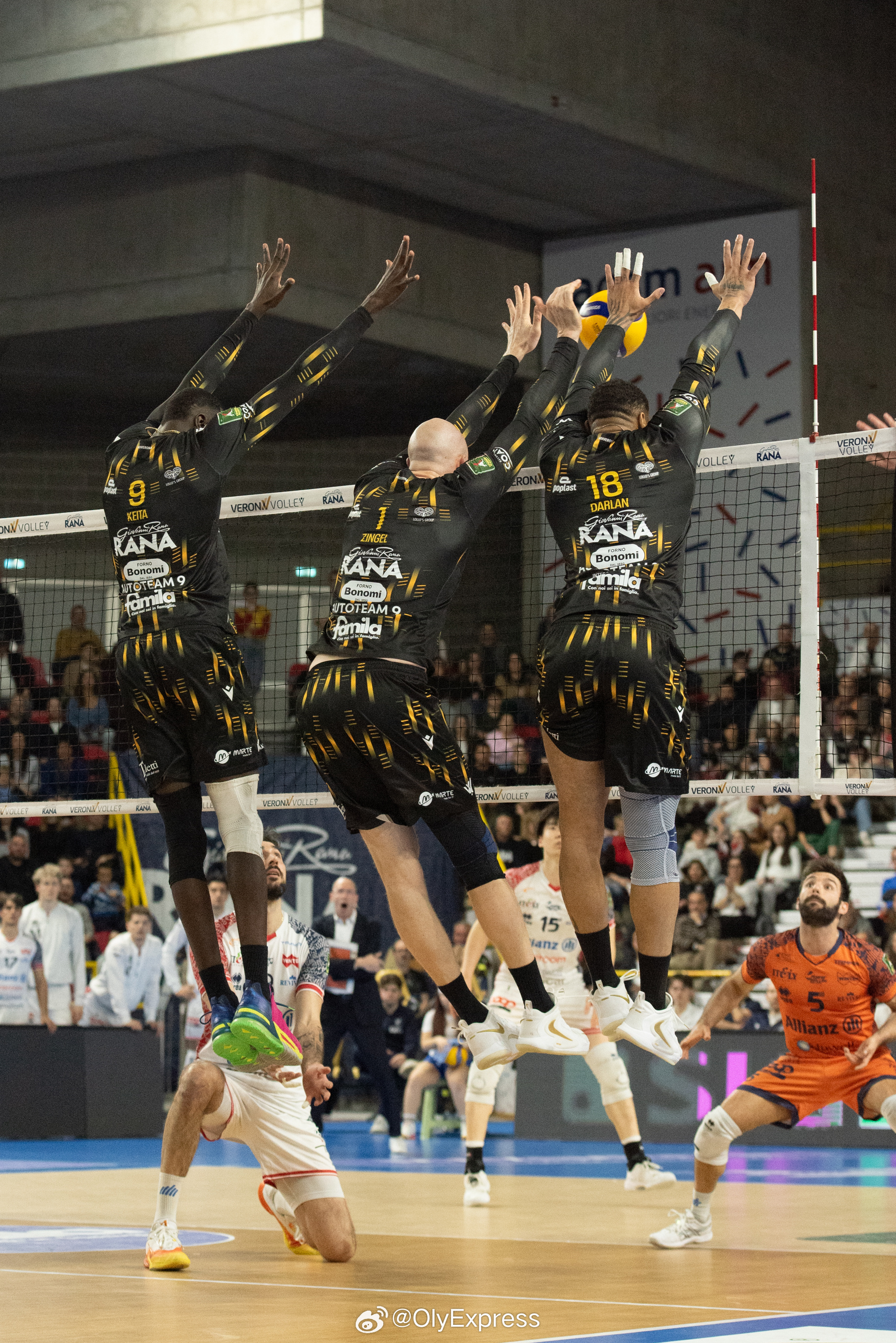【意超男排佩鲁贾鲁贝三连胜率先晋级四强】国际排坛战报速递 3月18日，意超男排1